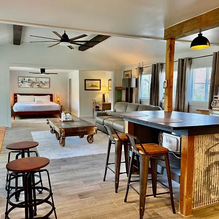 Comfortable Studio With Modern Touches #9A